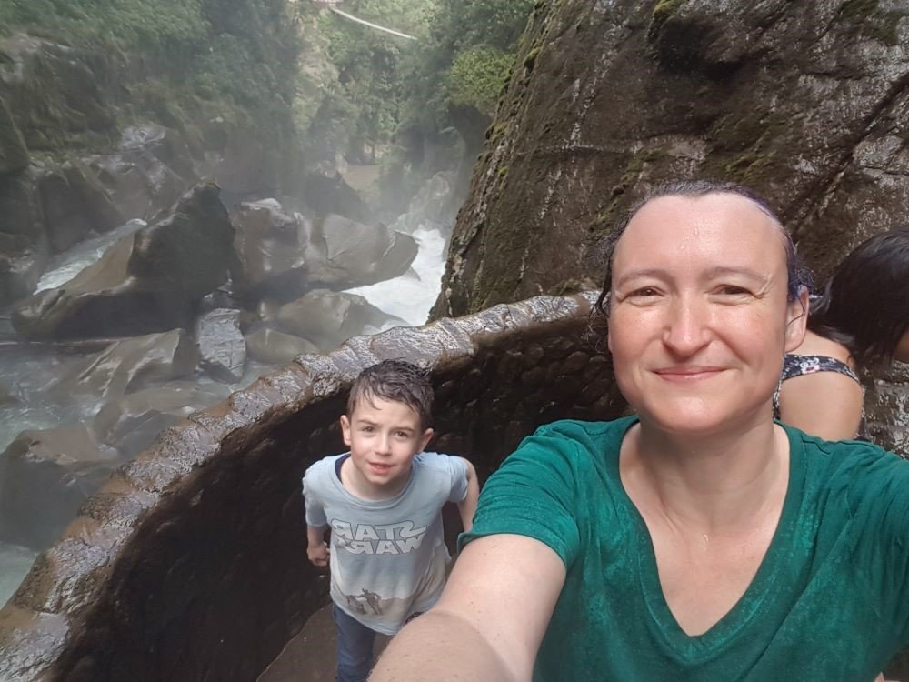 Nat bij de waterval