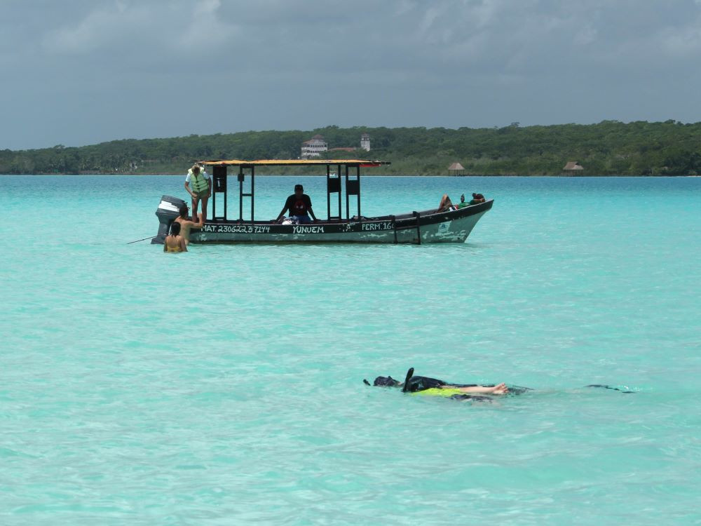 Blauwe lagune van Bacalar