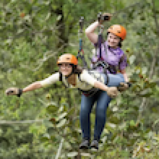 Afbeelding voor Better Places - Ecuador met kinderen