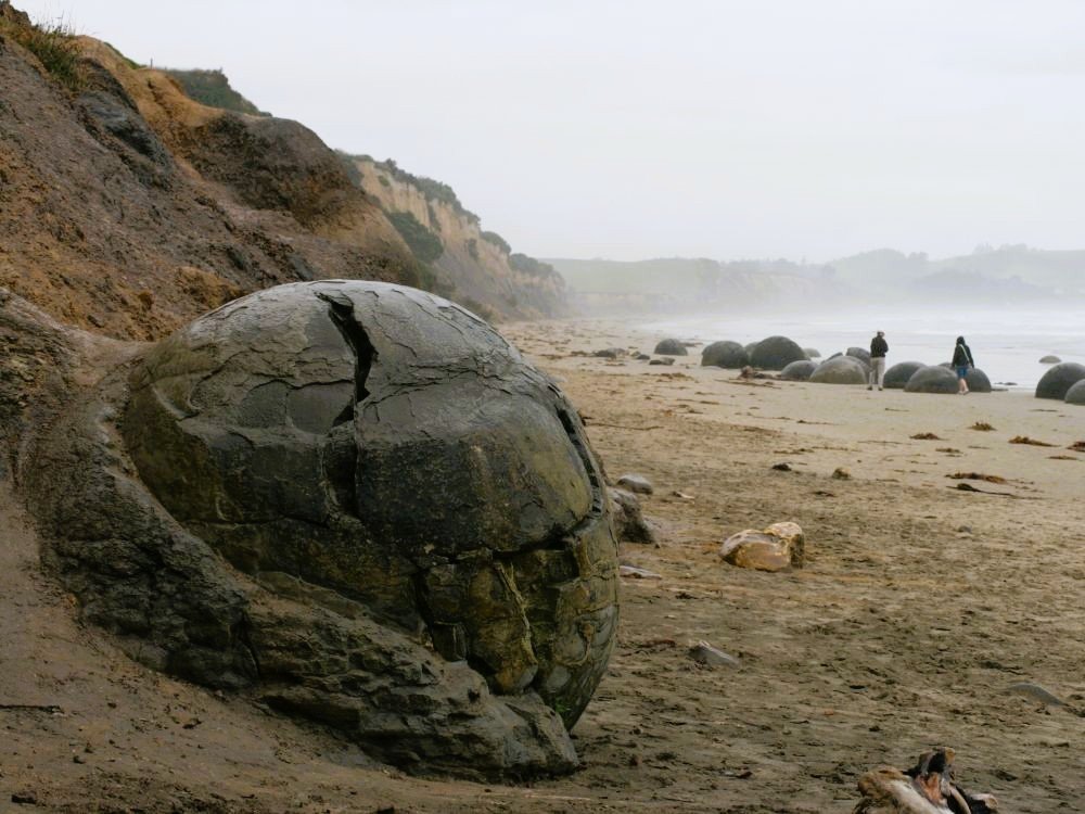 Moeraki boulders