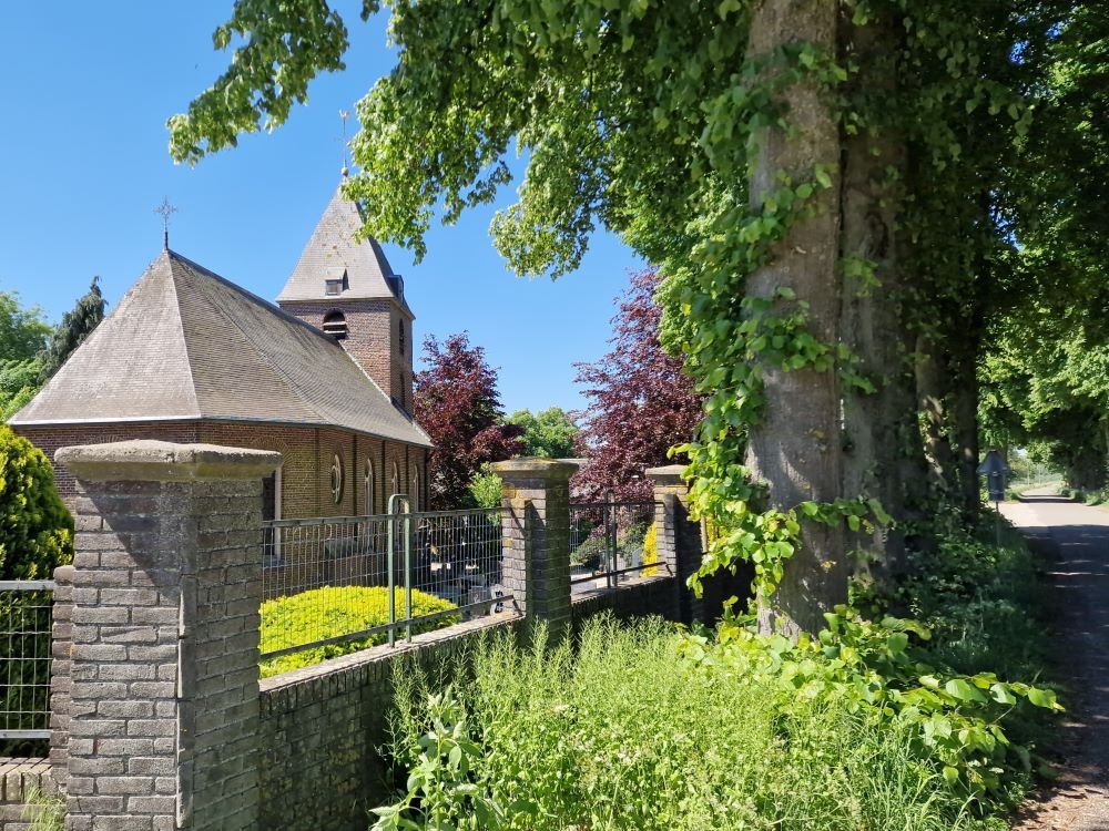 Kerkje langs de route
