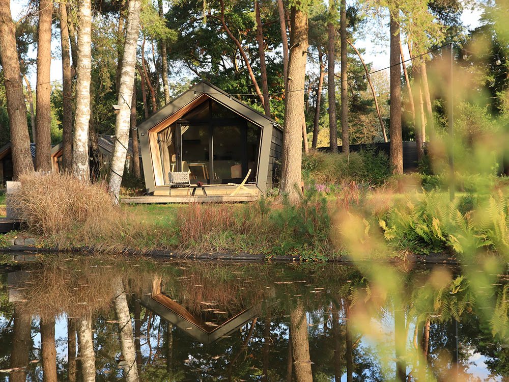 Kleinschalig huisjespark in de herfst