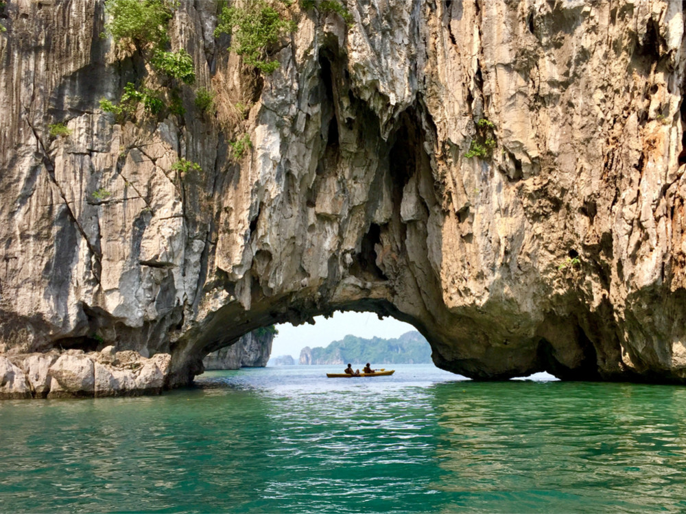 Kajakken in Bai Tu Long Bay