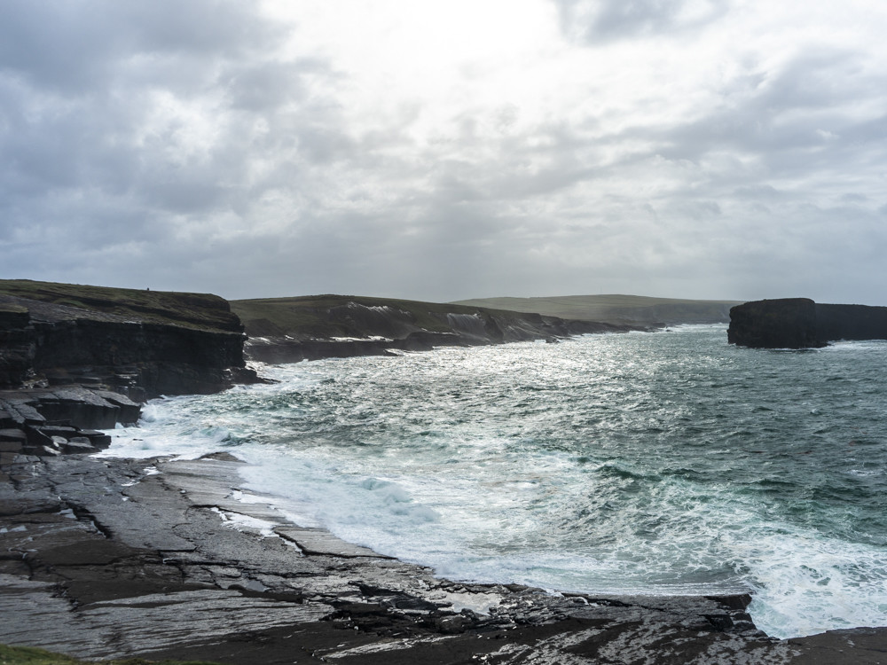 Zicht op Kilkee Cliffs