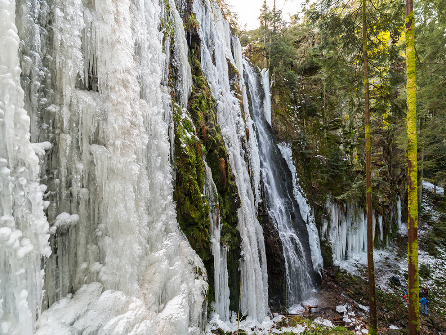 Burgbach waterval winter