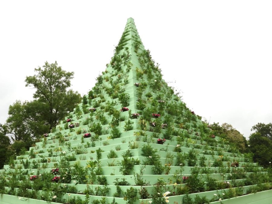 Living Pyramid LUGA Living Pyramid LUGA