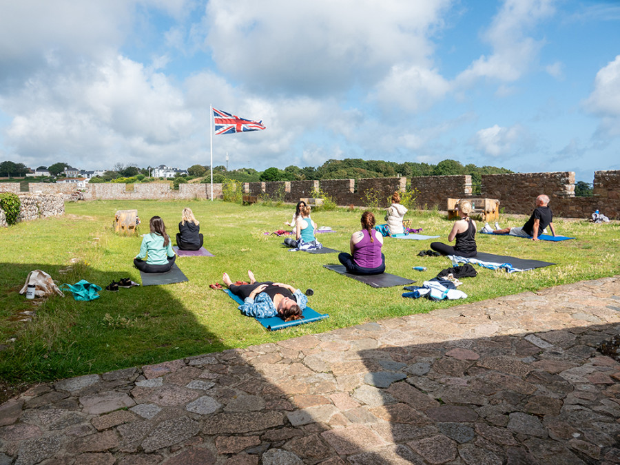 Yoga bij Gorey Castle