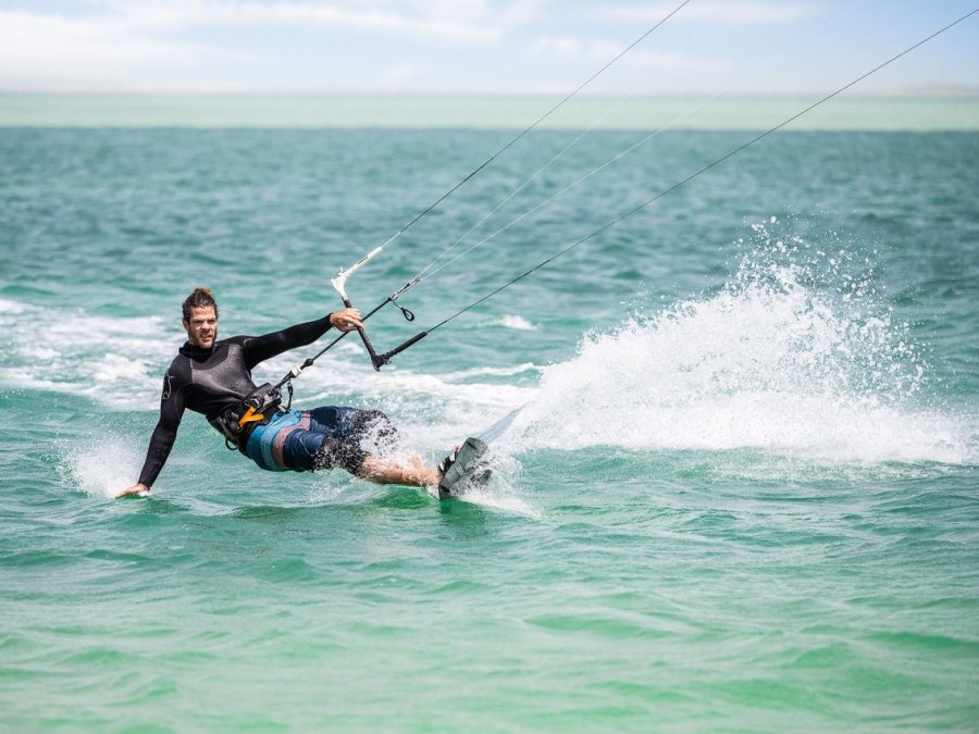 Kite surfing Qatar Kite surfing Qatar