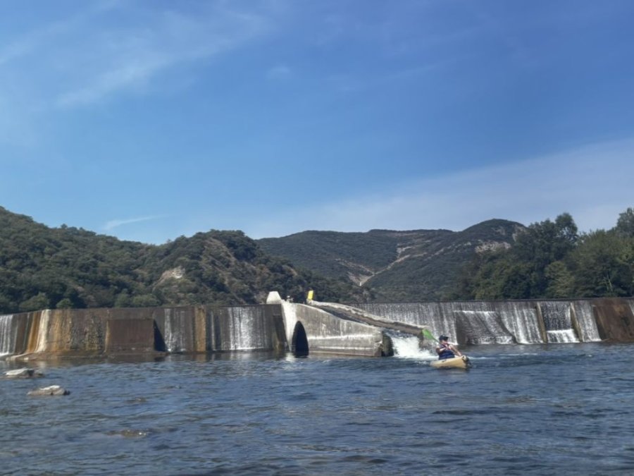Dam op de rivier Dam op de rivier