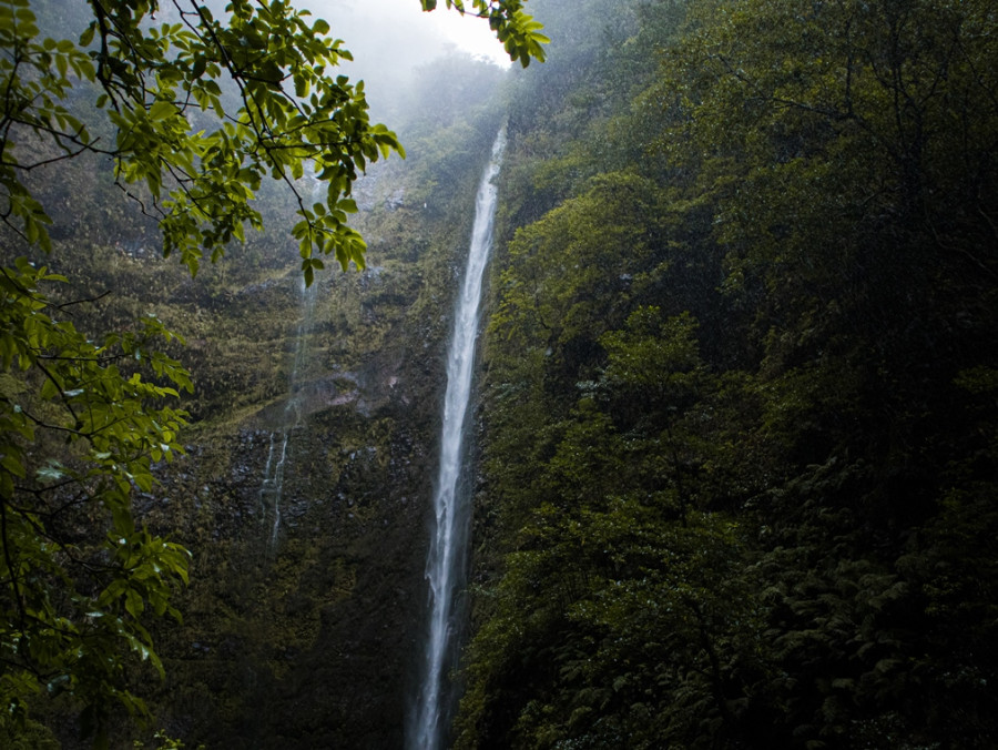Caldeirão Verde waterval Caldeirão Verde waterval