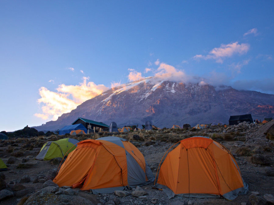 Tenten bij basecamp Mount Kilimanjaro Tenten bij basecamp Mount Kilimanjaro