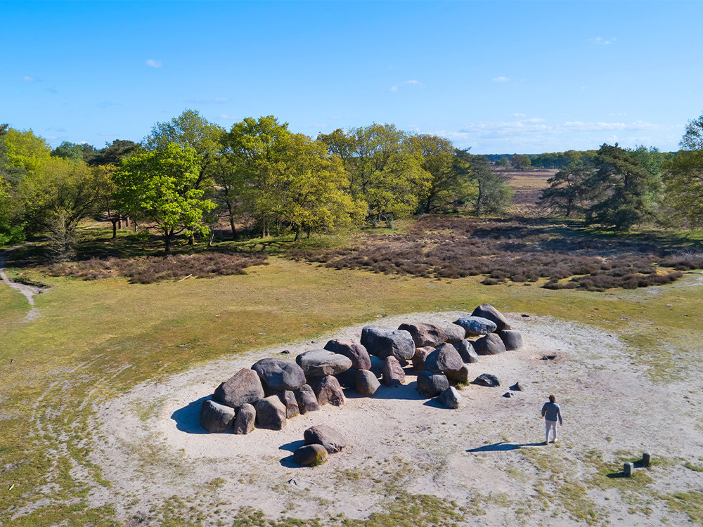 Natuurlijk stop je bij de hunebedden