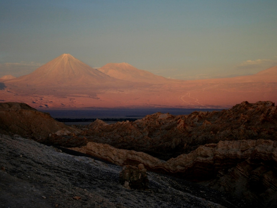 Zicht vanaf de Atacama op Bolivia