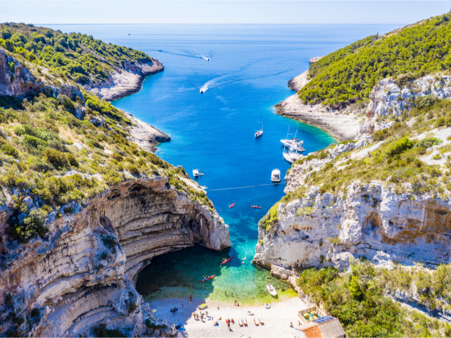 Stiniva beach op Vis eilanden