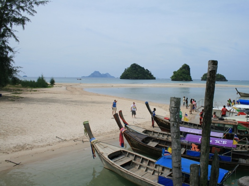Bootjes aan de kust van Krabi