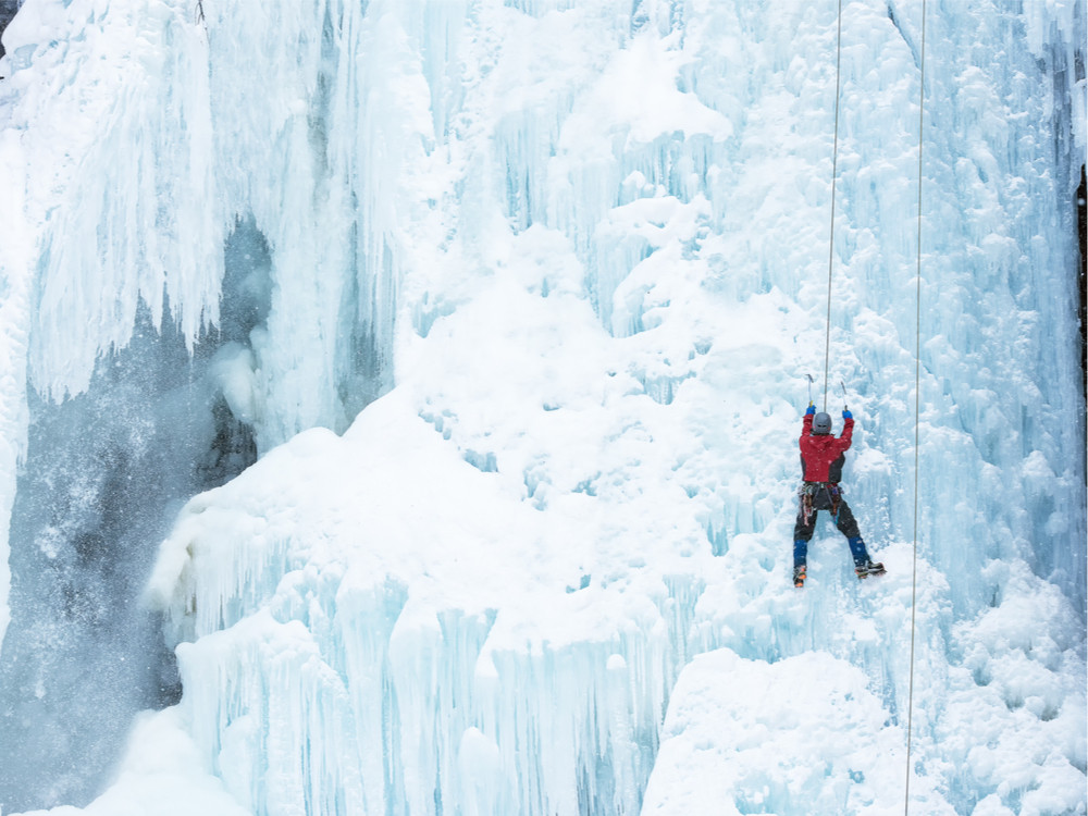 IJsklimmen op bevroren watervallen