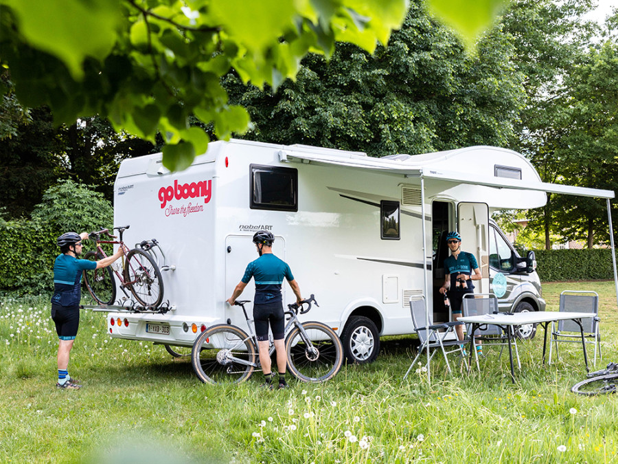 Op fietsvakantie met een camper