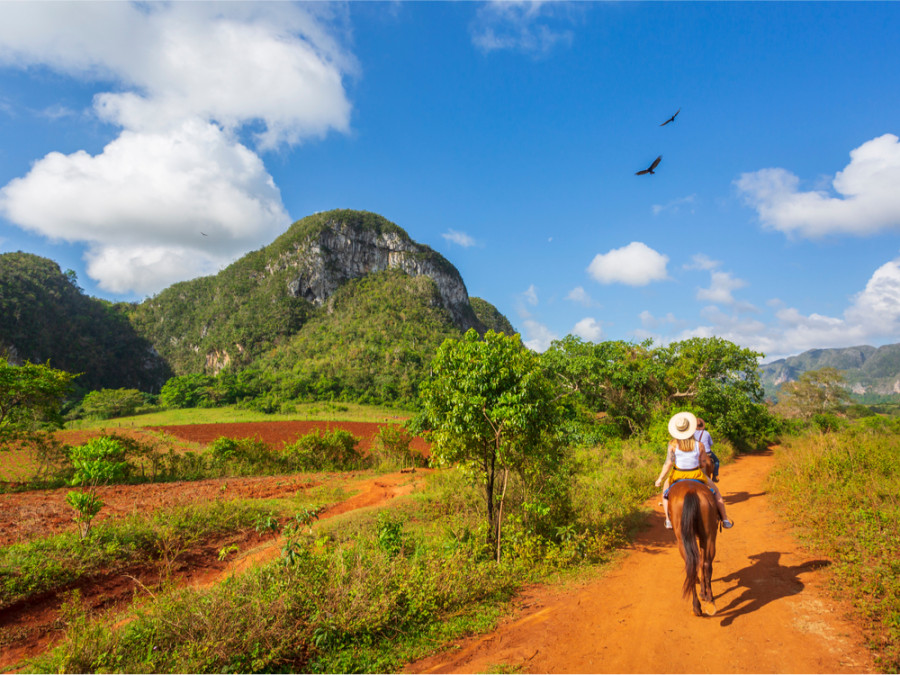 Paardrijden door de natuur op Cuba