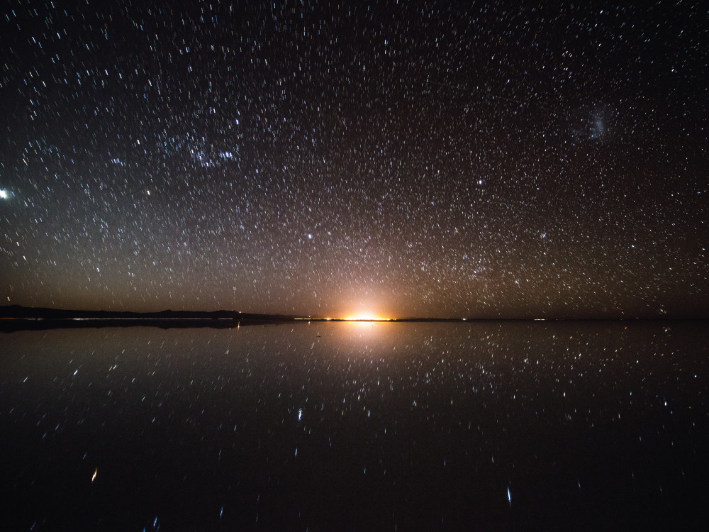 Sterrenhemel op de zoutvlakte in Bolivia