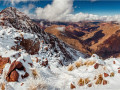 Besneeuwde bergtoppen