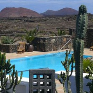 Afbeelding voor Eliza - Vlucht + hotel + autohuur Lanzarote