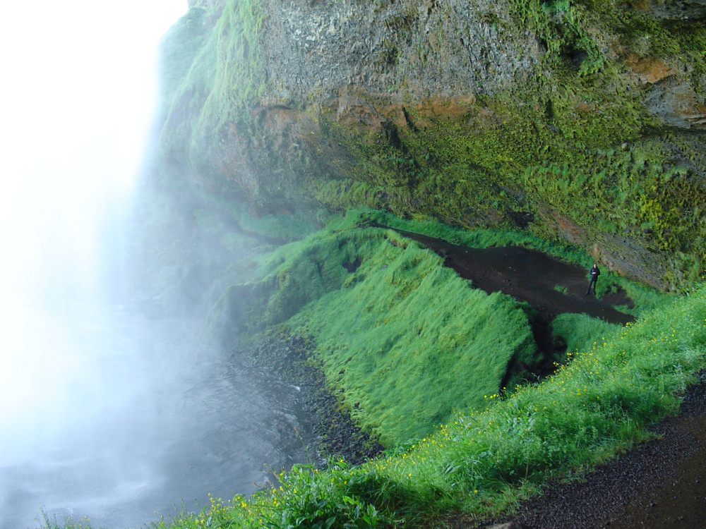 Achter de Seljalandsfoss - IJsland