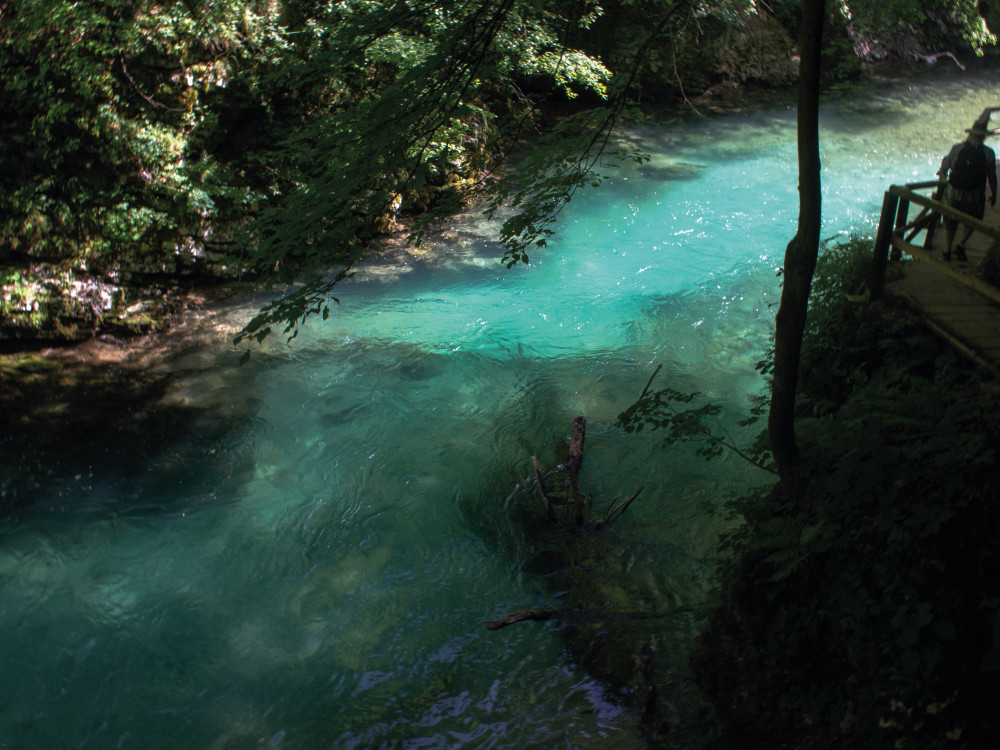 Helder blauw water