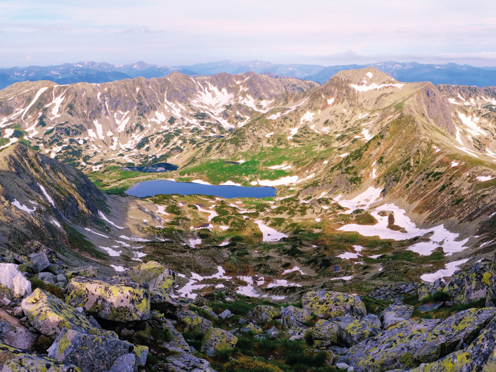 Uitzicht op Bucura lake